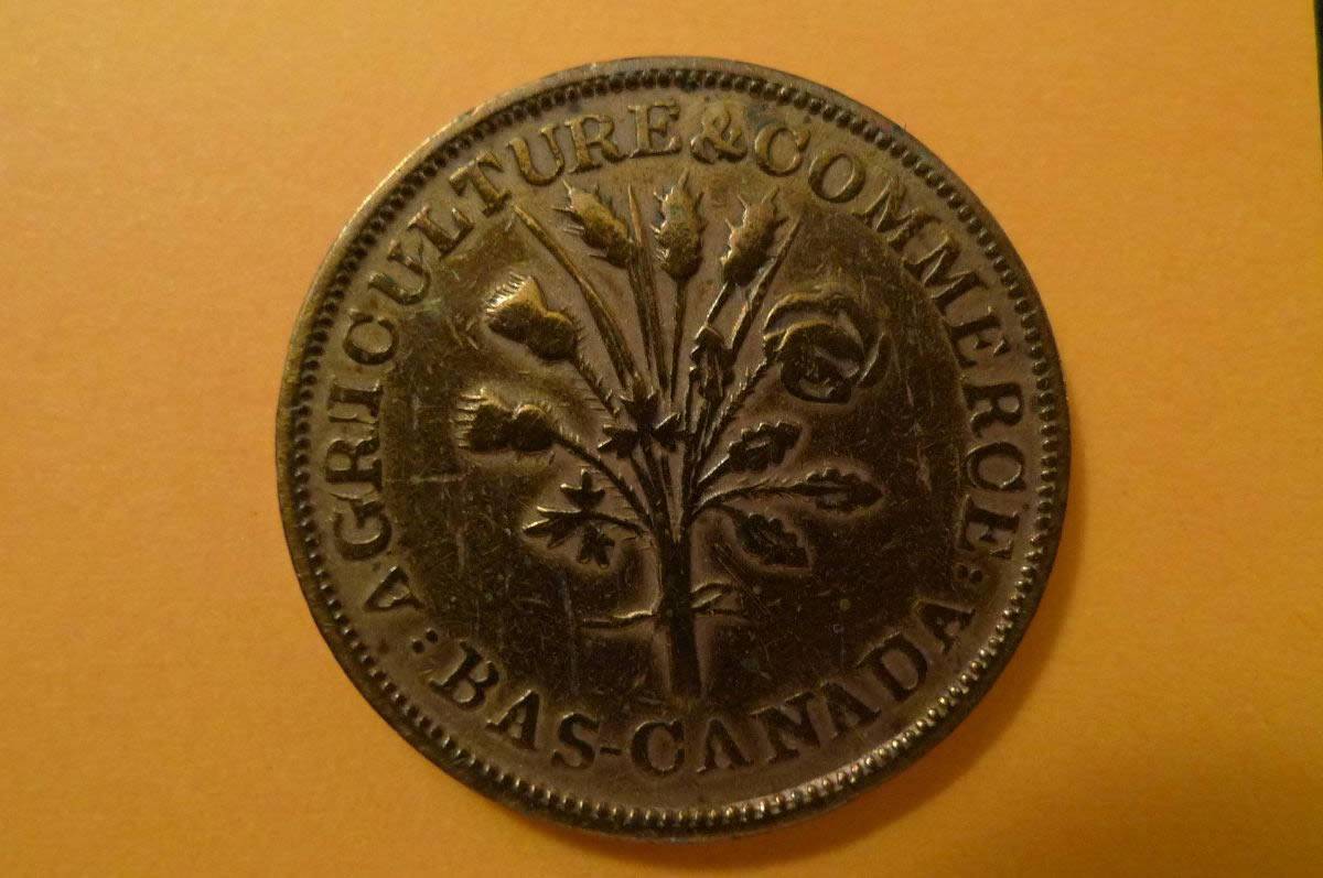 Post-A-Coin-Or-Medal-With-A-Die-Crack!