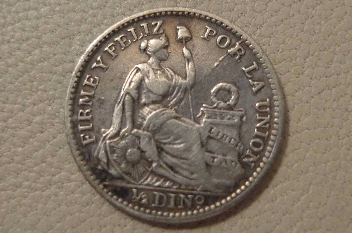 Post-A-Coin-Or-Medal-With-A-Die-Crack!