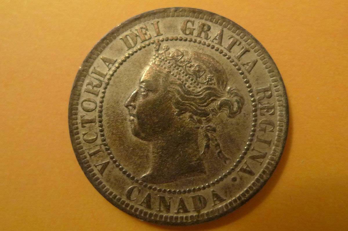 Post-A-Coin-Or-Medal-With-A-Die-Crack!