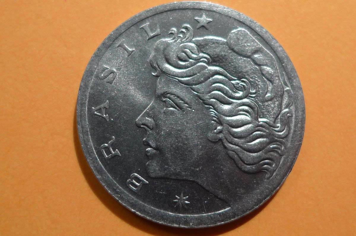 Post-A-Coin-Or-Medal-With-A-Die-Crack!