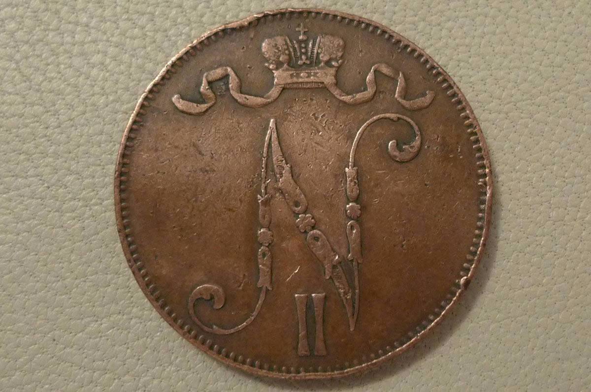 Post-A-Coin-Or-Medal-With-A-Die-Crack!