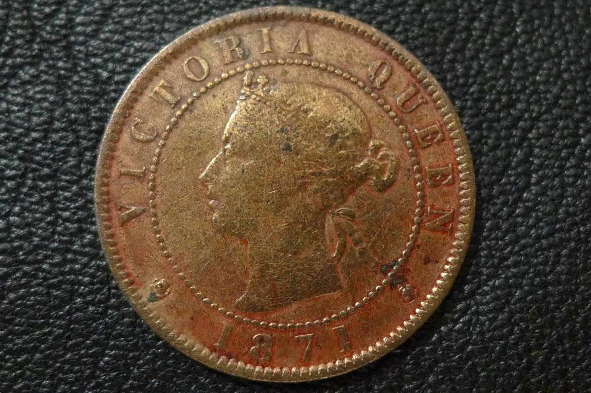 Post-A-Coin-Or-Medal-With-A-Die-Crack!