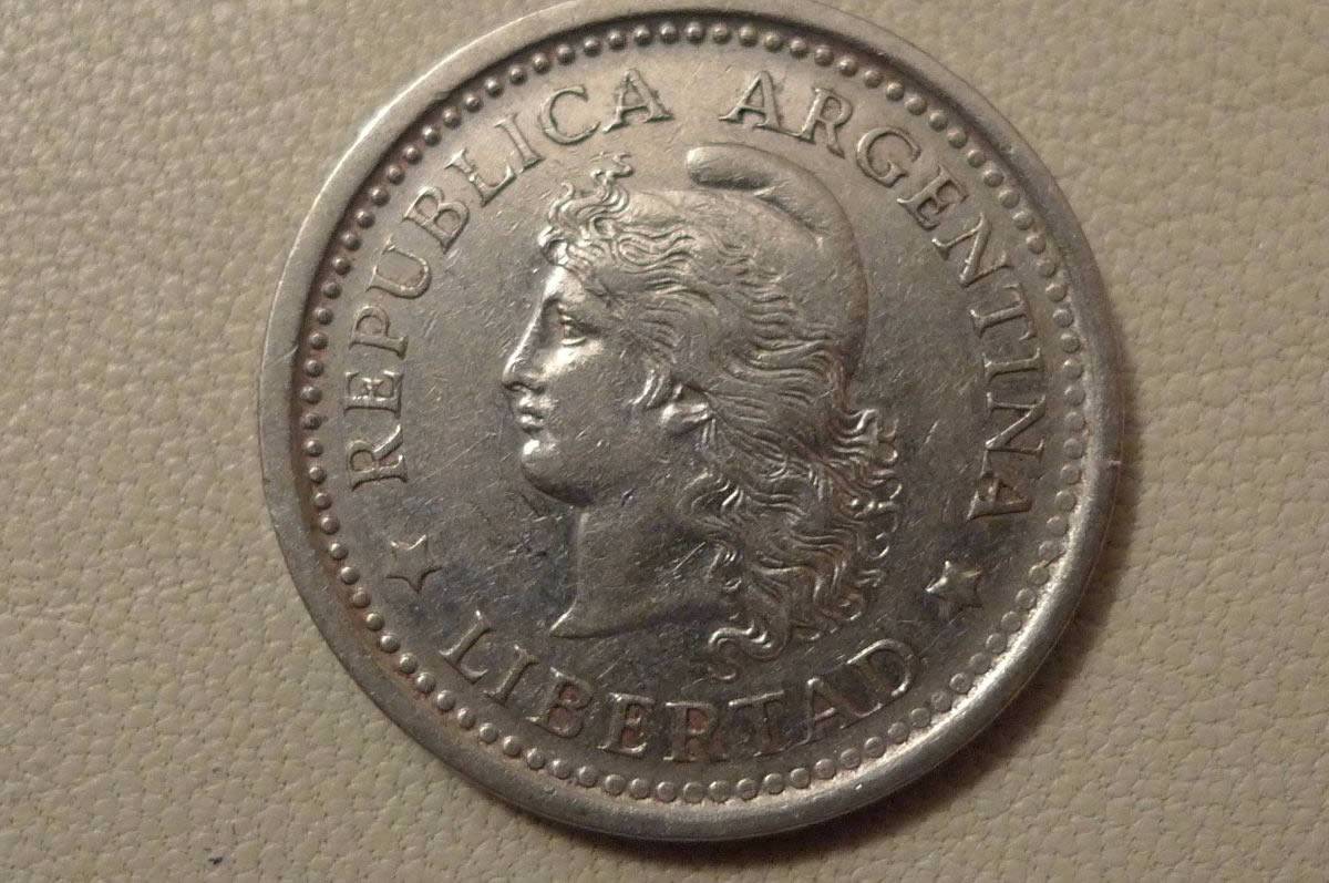 Post-A-Coin-Or-Medal-With-A-Die-Crack!