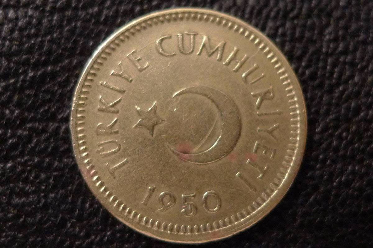 Post-A-Coin-Or-Medal-With-A-Die-Crack!