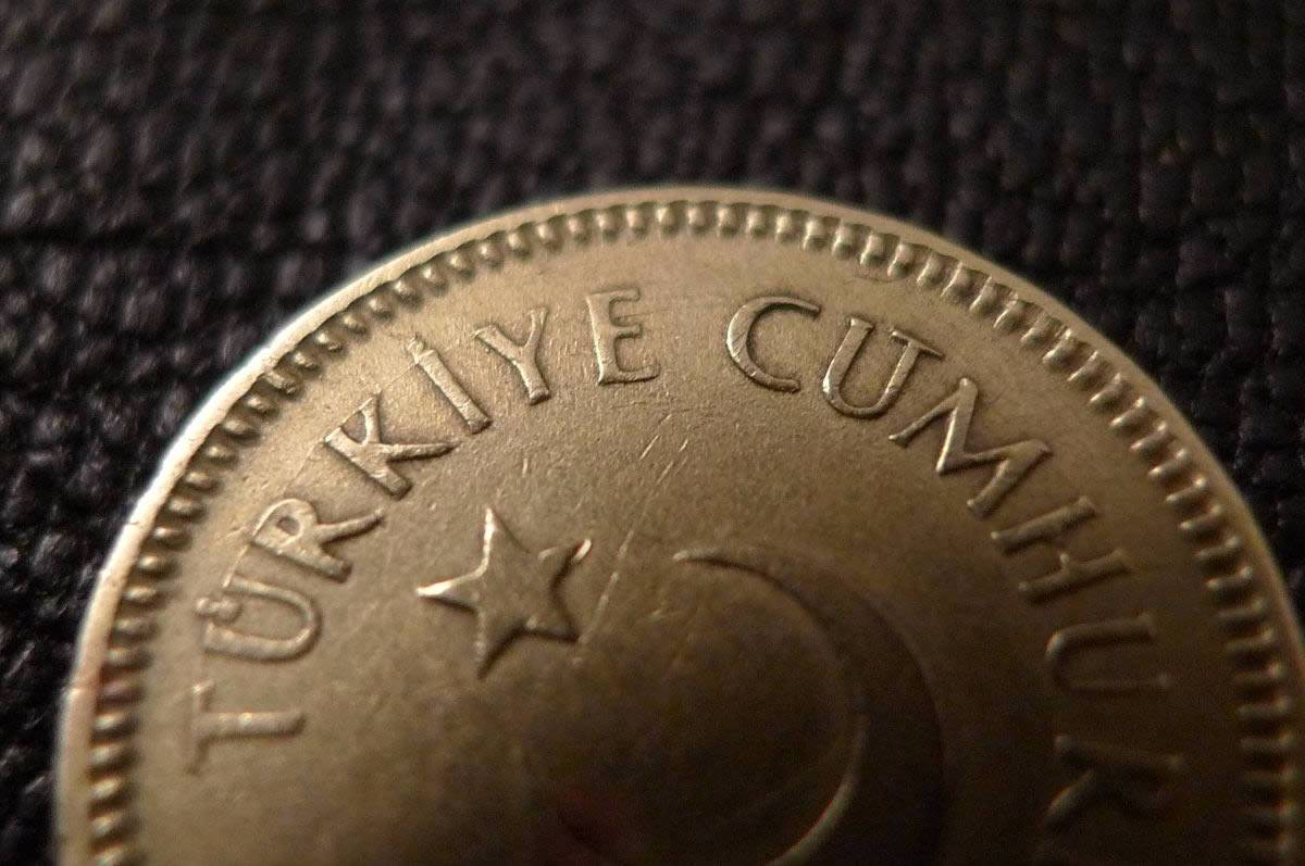 Post-A-Coin-Or-Medal-With-A-Die-Crack!