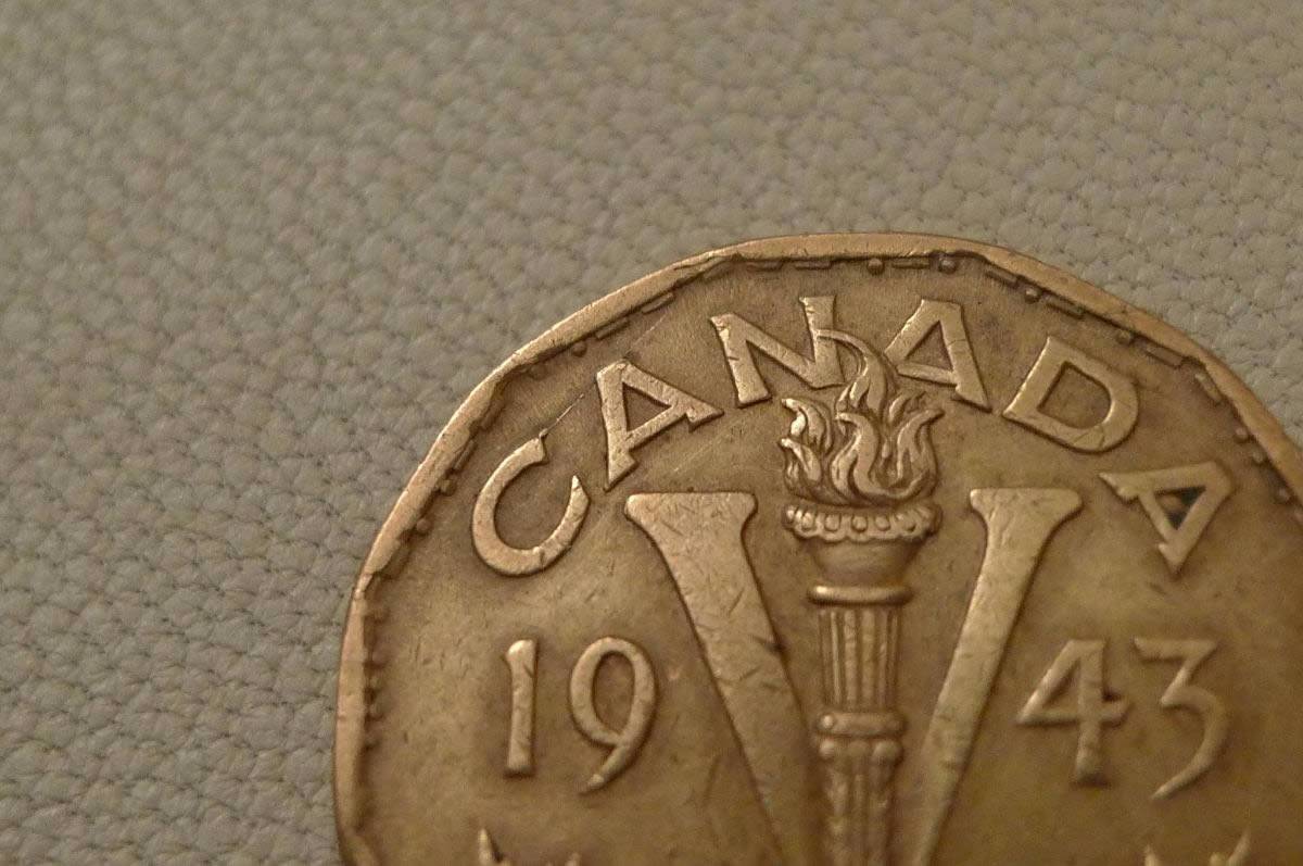 Post-A-Coin-Or-Medal-With-A-Die-Crack!