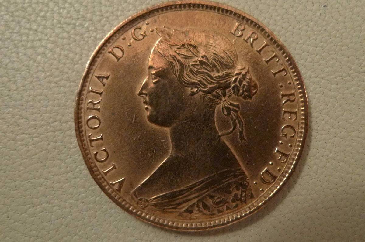 Post-A-Coin-Or-Medal-With-A-Die-Crack!