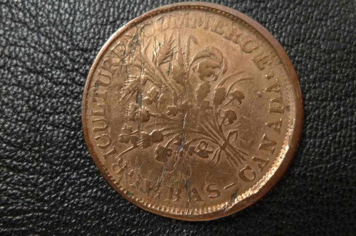 Post-A-Coin-Or-Medal-With-A-Die-Crack!