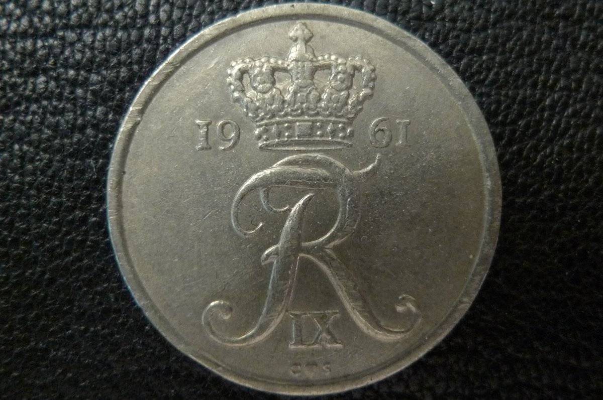 Around-The-World-With-Coins---A-Coin-Geography-Game