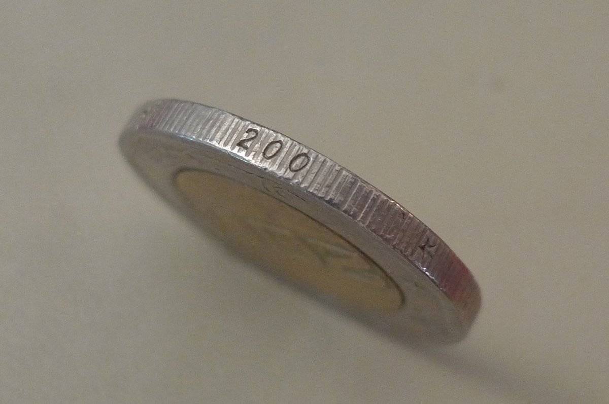 Show-Your-Coins-With-Different-Edges