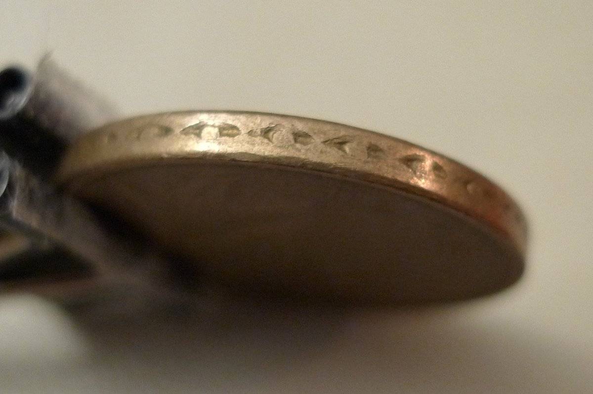 Show-Your-Coins-With-Different-Edges