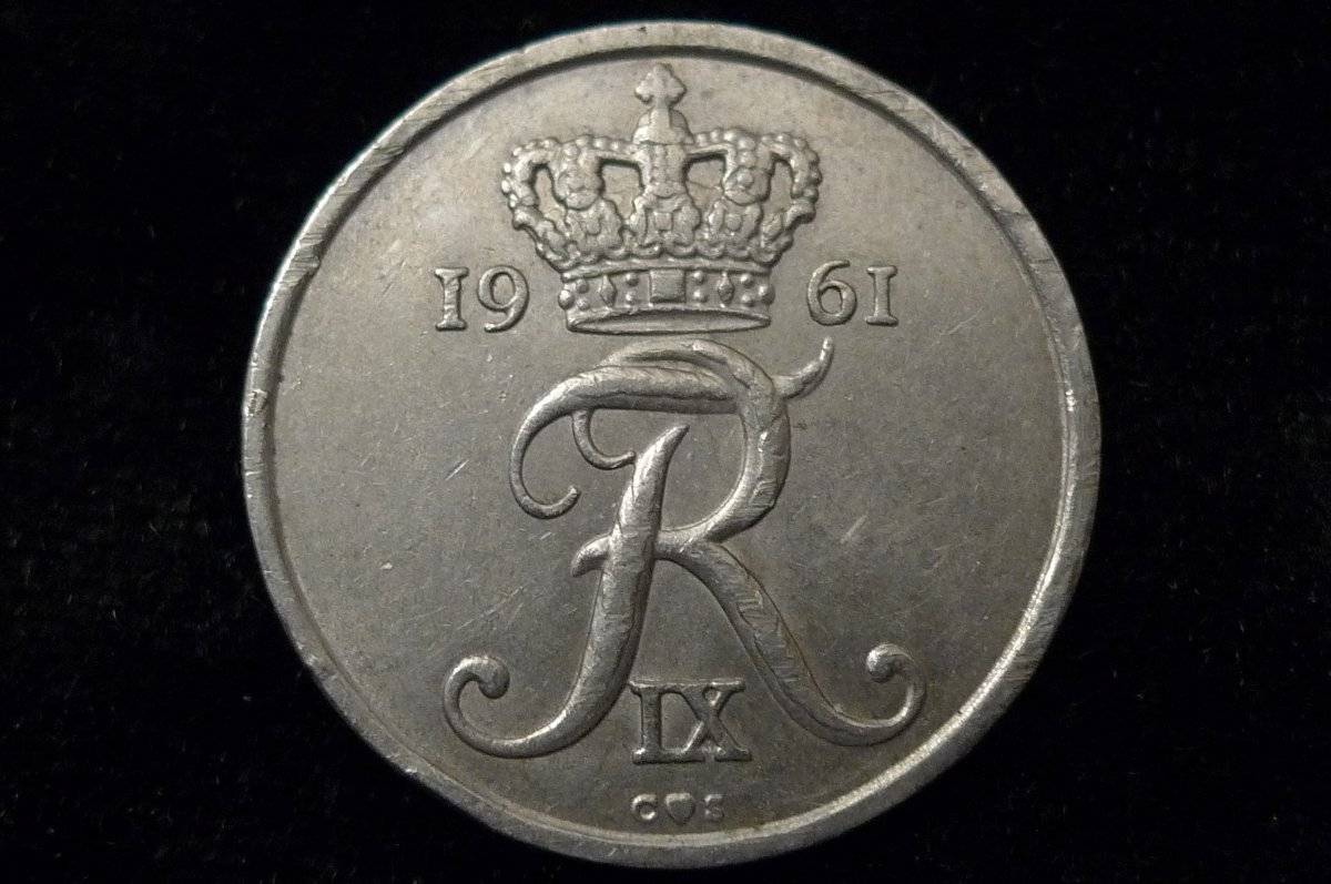 Around-The-World-With-Coins---A-Coin-Geography-Game