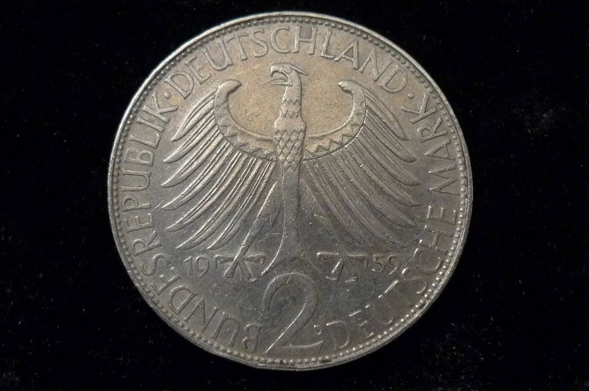 Around-The-World-With-Coins---A-Coin-Geography-Game