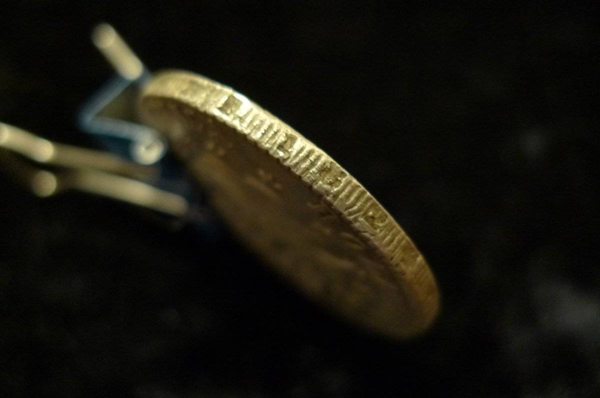 Show-Your-Coins-With-Different-Edges