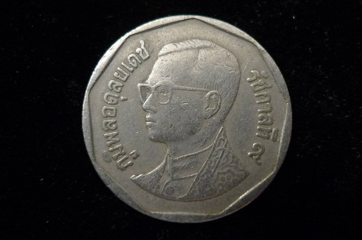 Around-The-World-With-Coins---A-Coin-Geography-Game