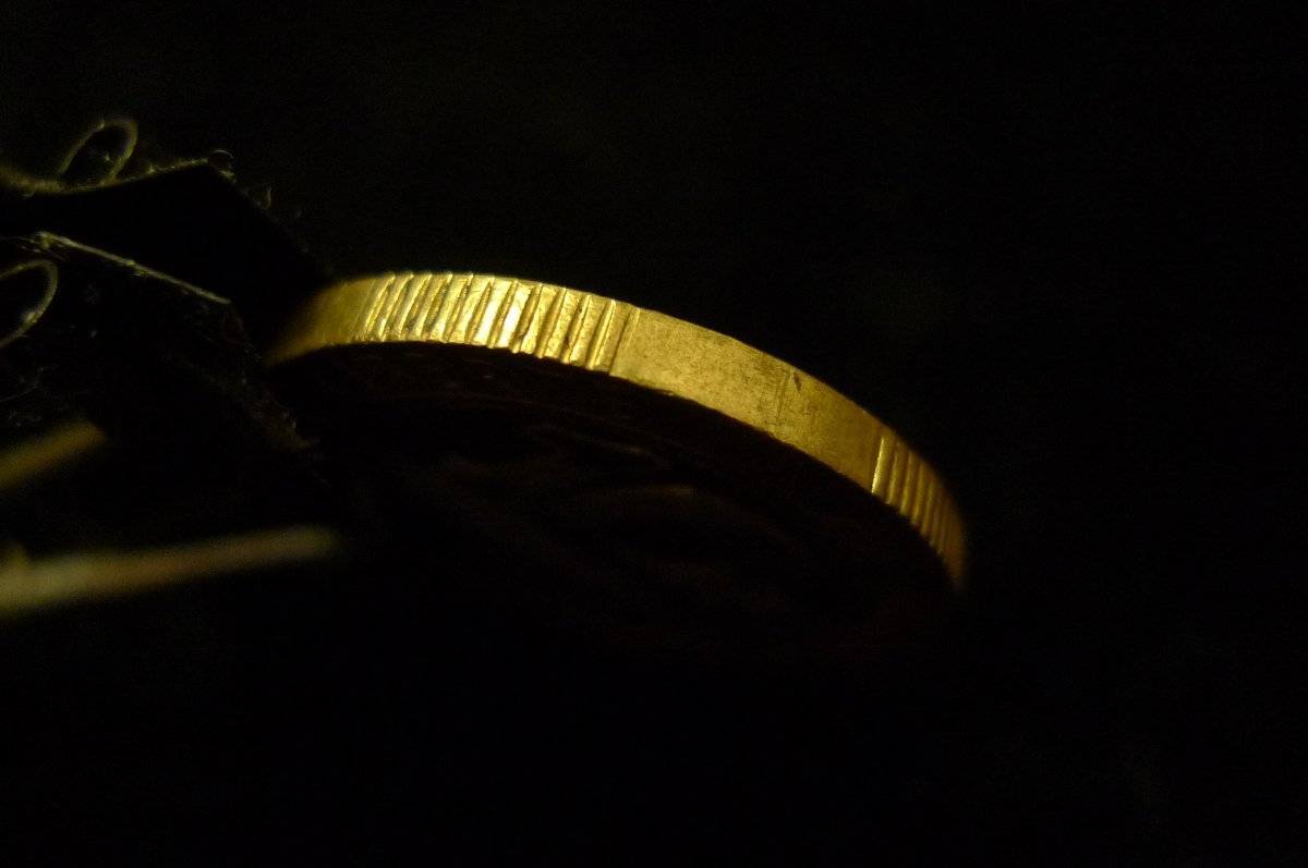 Show-Your-Coins-With-Different-Edges