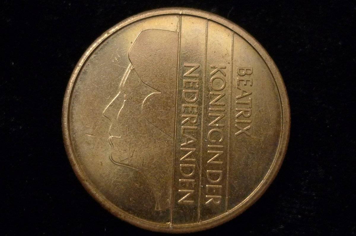Show-Your-Coins-With-Different-Edges