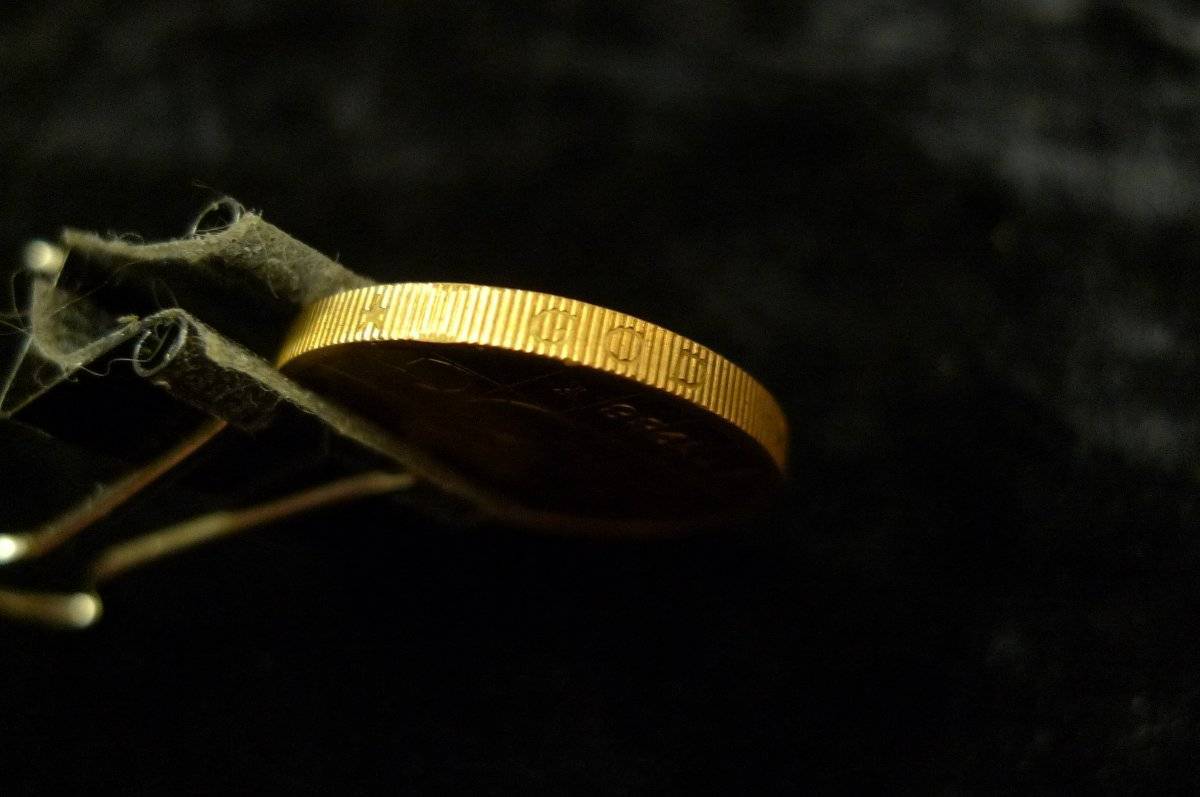 Show-Your-Coins-With-Different-Edges