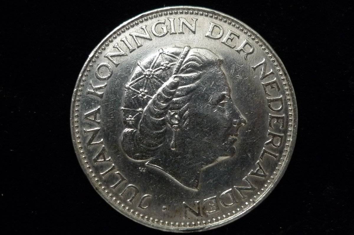 Post-Your-Coins-With-Coats-Of-Arms,-Shields,-Crests,-Crowns,--Etc.