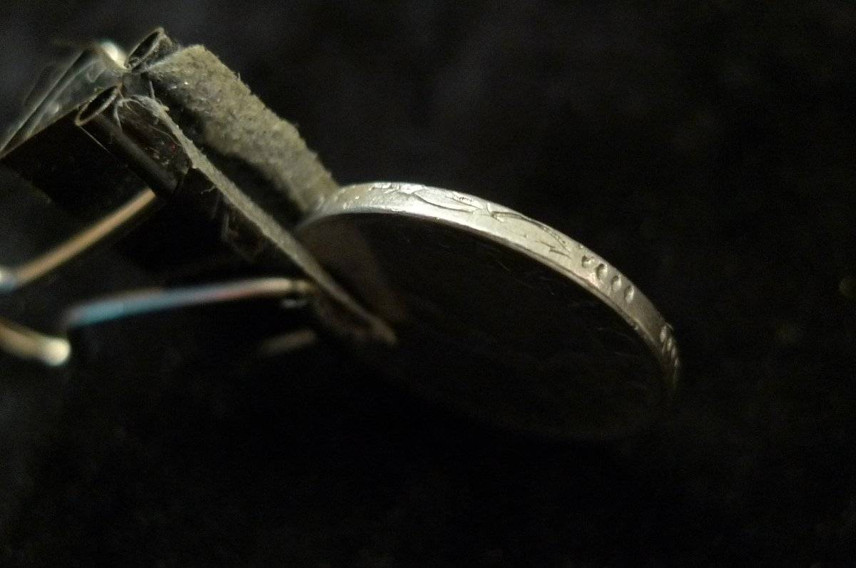 Show-Your-Coins-With-Different-Edges