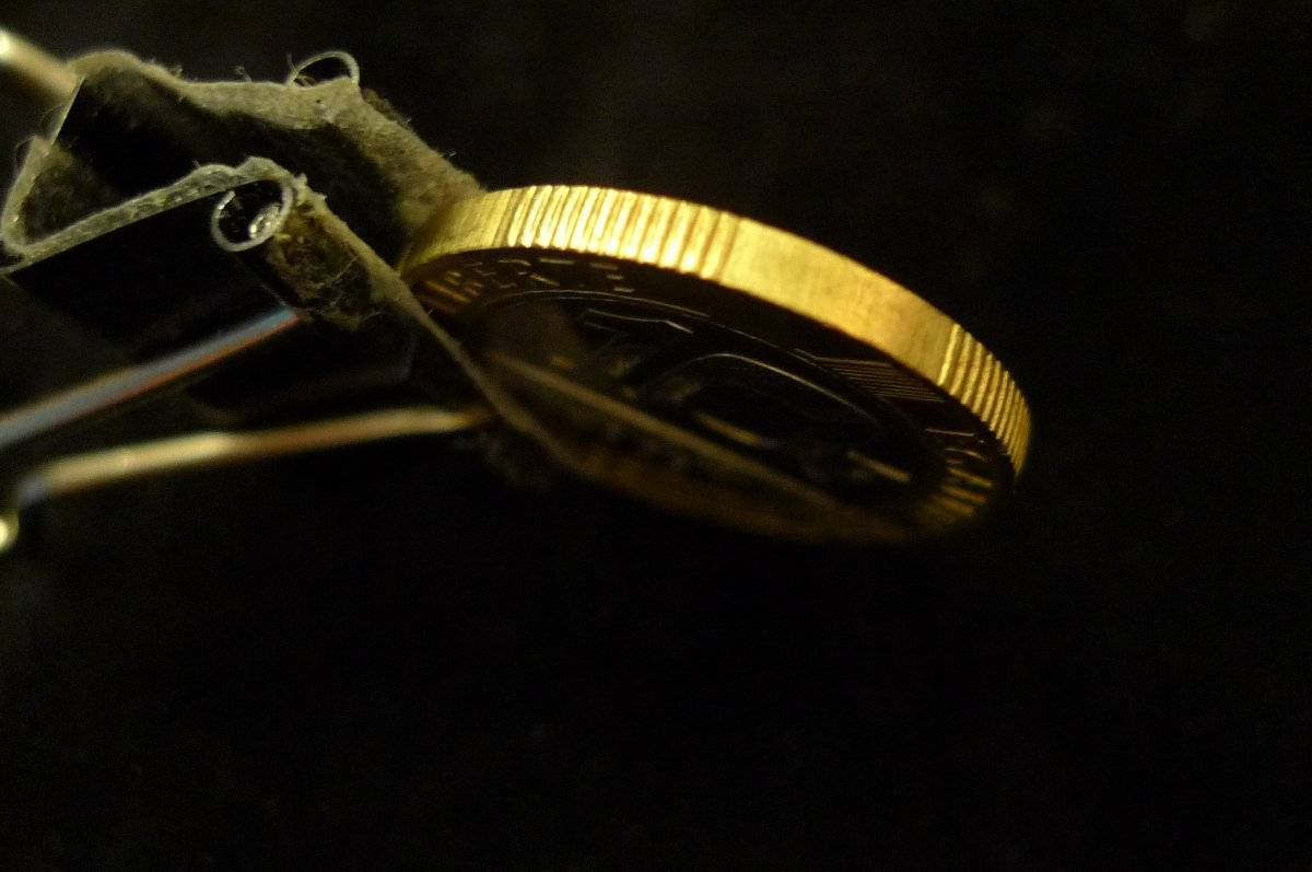Show-Your-Coins-With-Different-Edges
