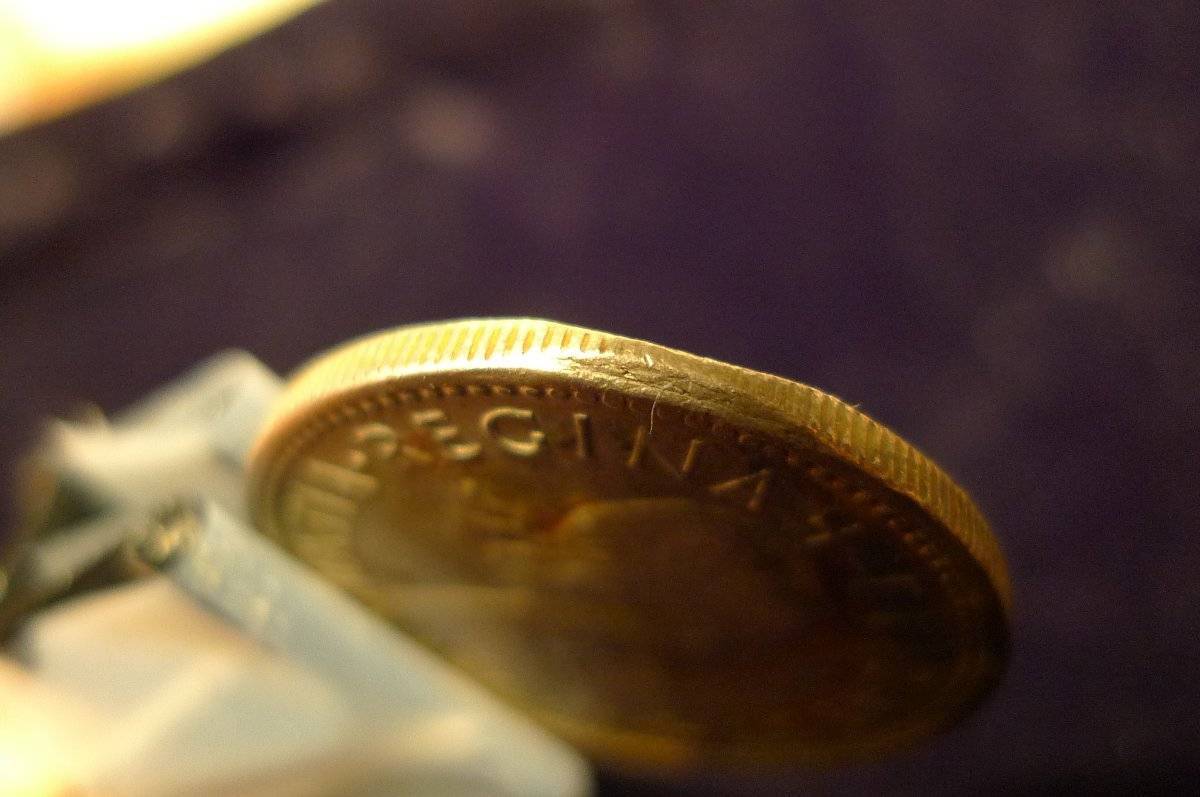1964-Uk.one-Shilling--:-An-Error-Or-A-Vandalized-Coin-?