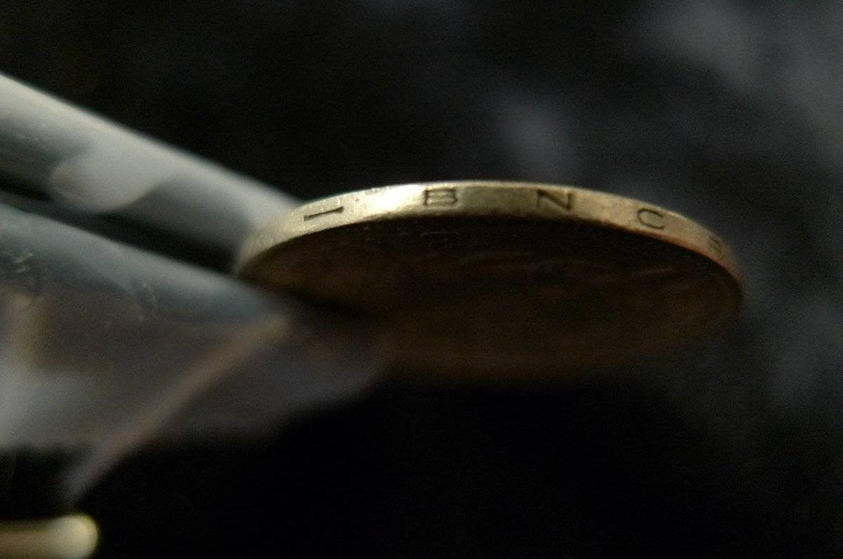 Show-Your-Coins-With-Different-Edges