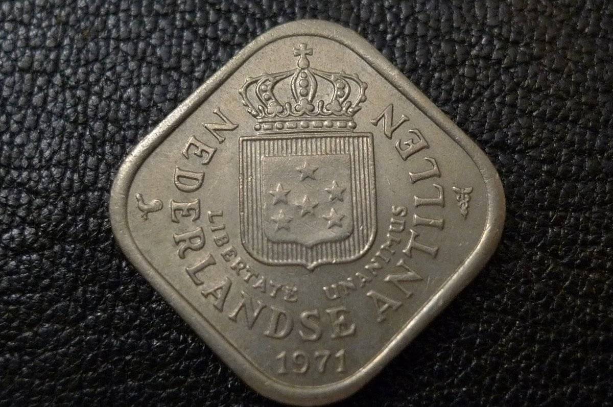 Post-Your-Coins-With-Coats-Of-Arms,-Shields,-Crests,-Crowns,--Etc.