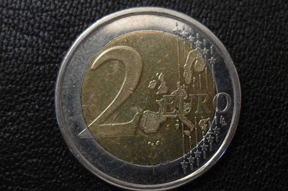Around-The-World-With-Coins---A-Coin-Geography-Game