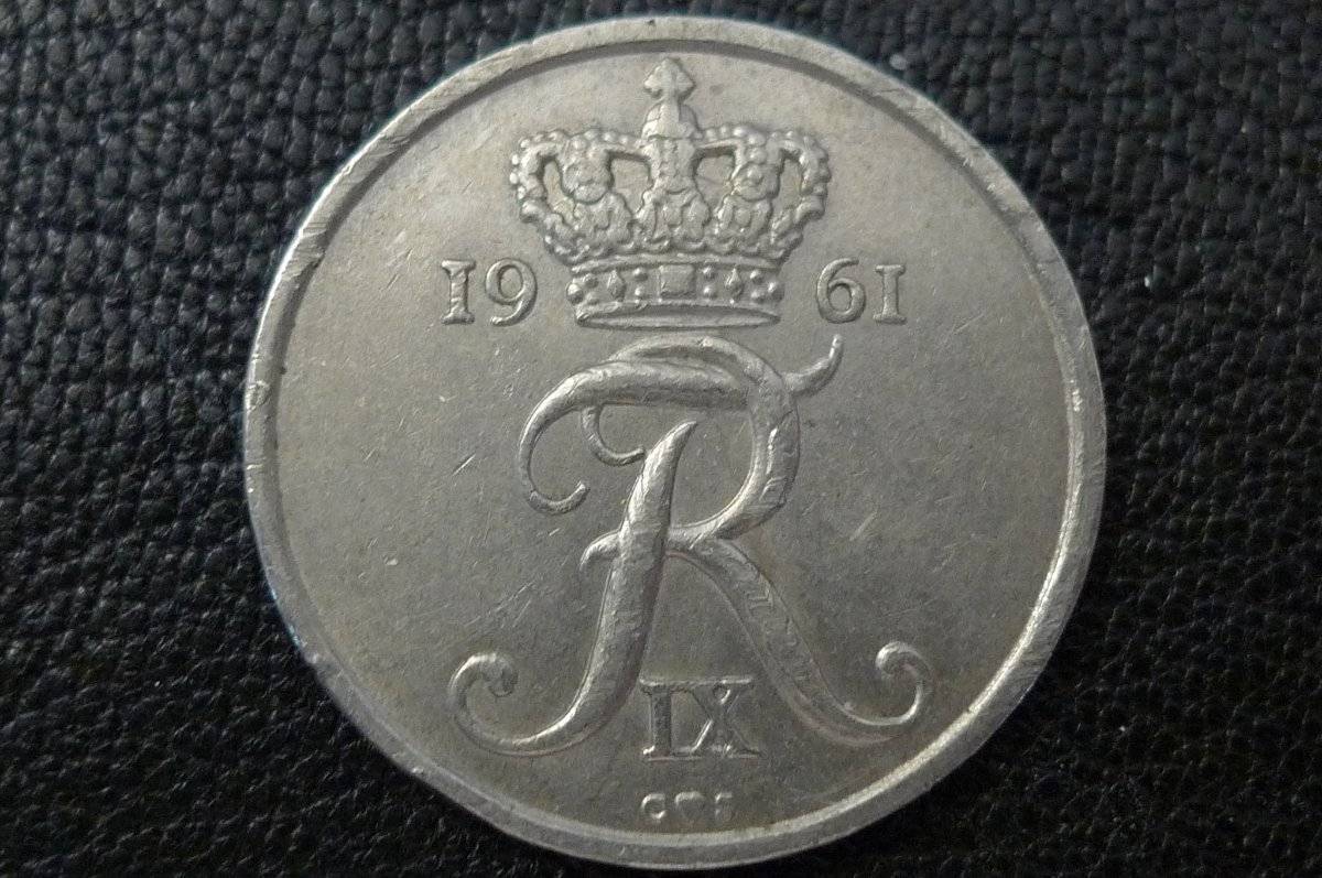 Around-The-World-With-Coins---A-Coin-Geography-Game