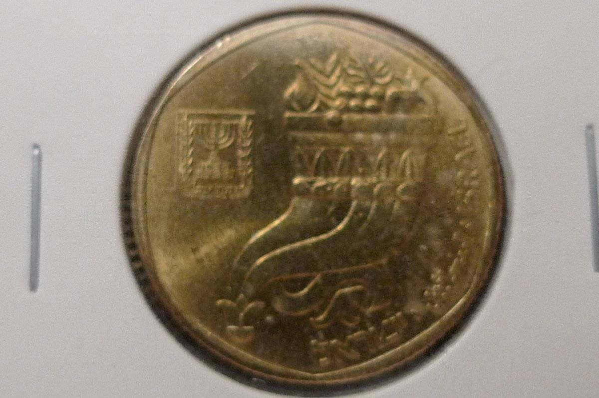Around-The-World-With-Coins---A-Coin-Geography-Game