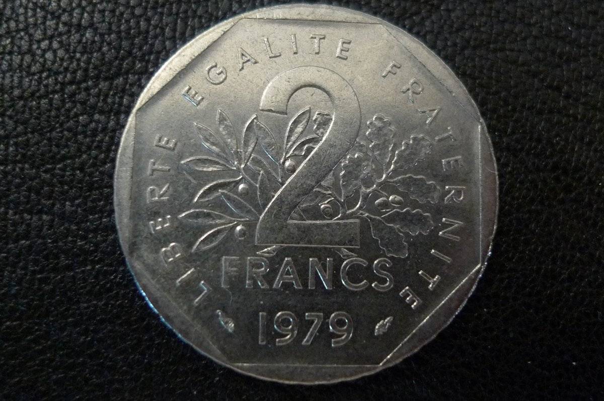 Show-Your-Coins-With-Different-Edges