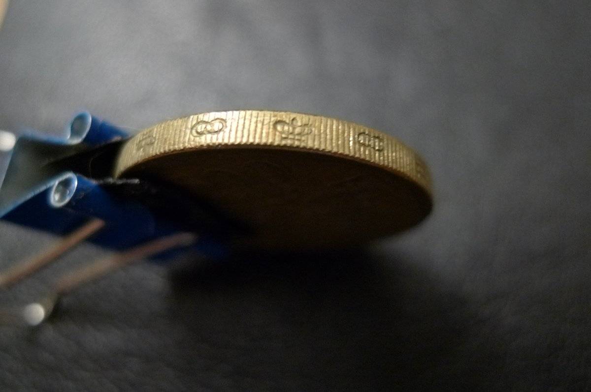 Show-Your-Coins-With-Different-Edges