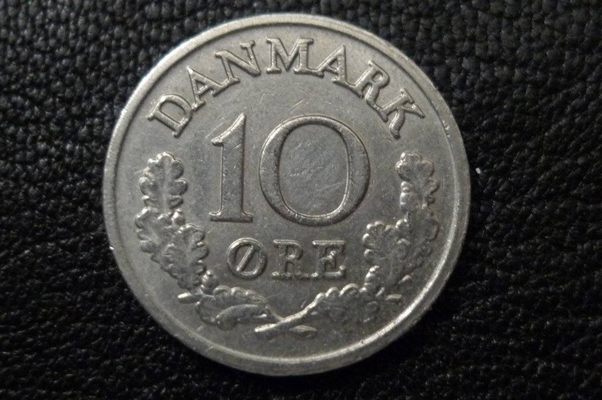 Around-The-World-With-Coins---A-Coin-Geography-Game