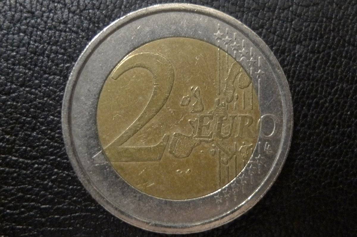 Around-The-World-With-Coins---A-Coin-Geography-Game