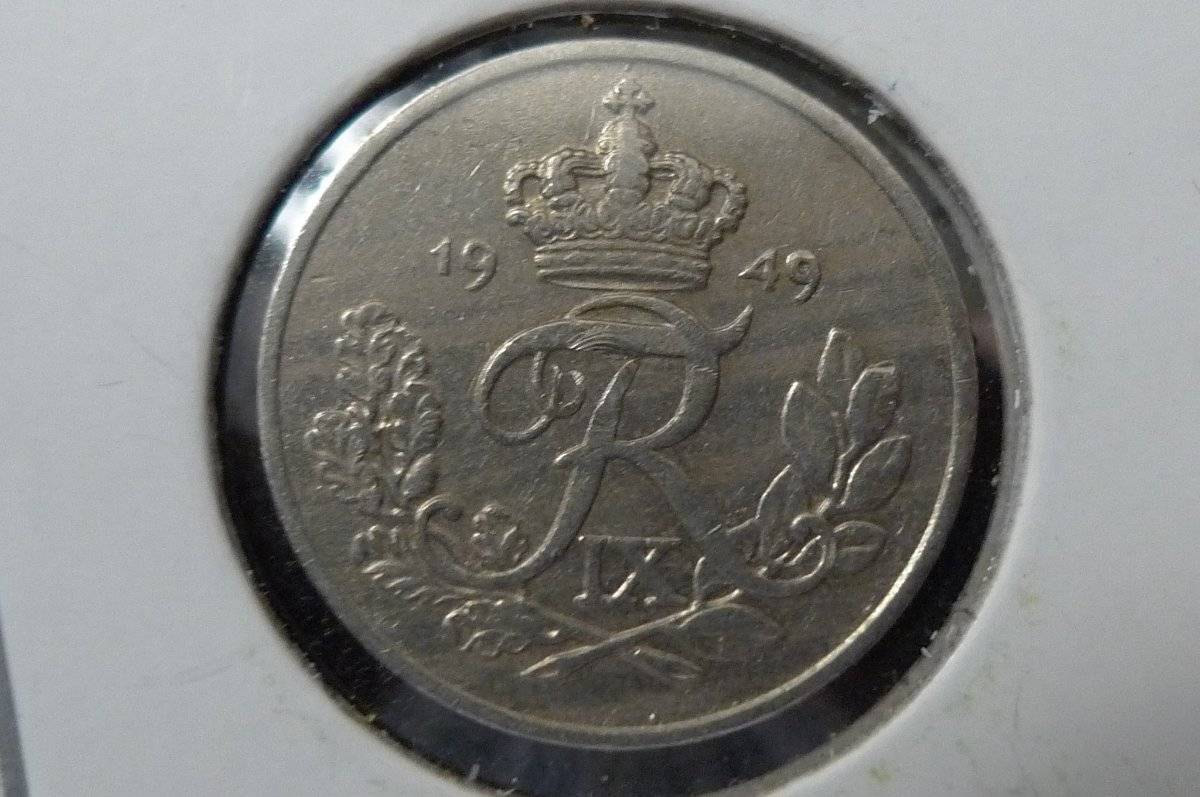 Around-The-World-With-Coins---A-Coin-Geography-Game