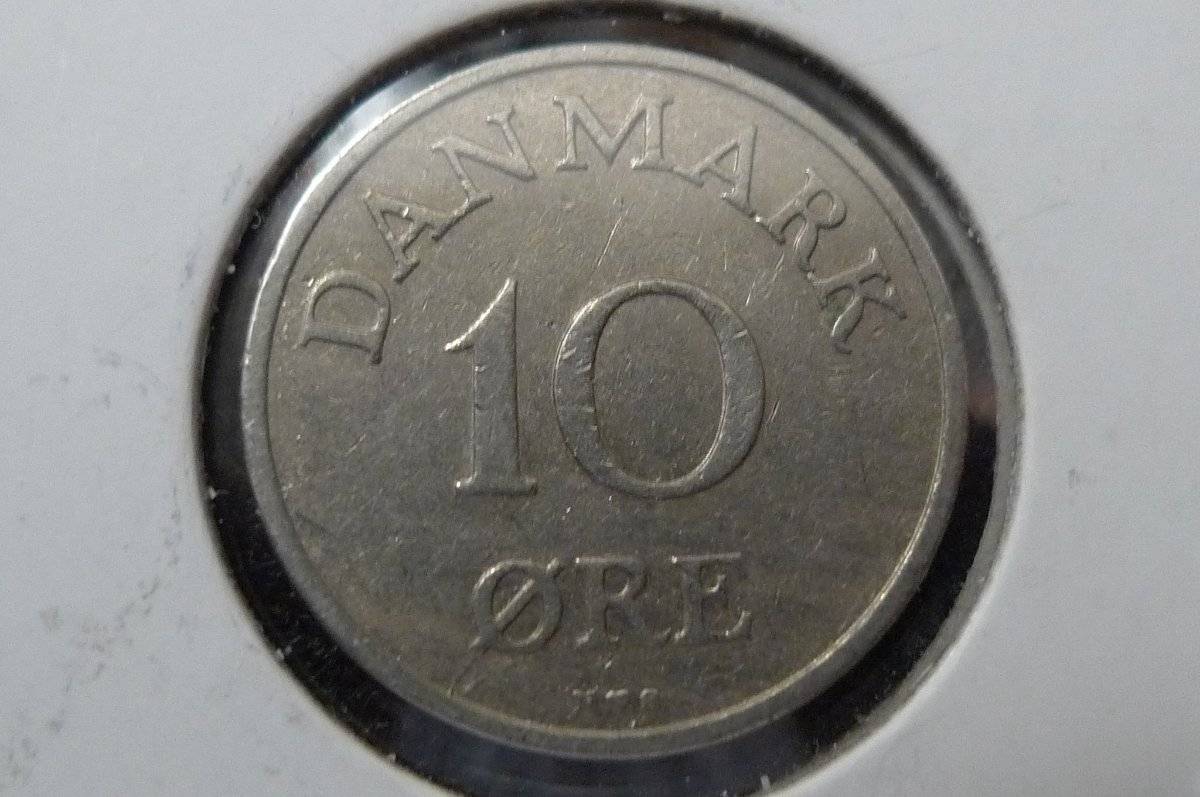 Around-The-World-With-Coins---A-Coin-Geography-Game
