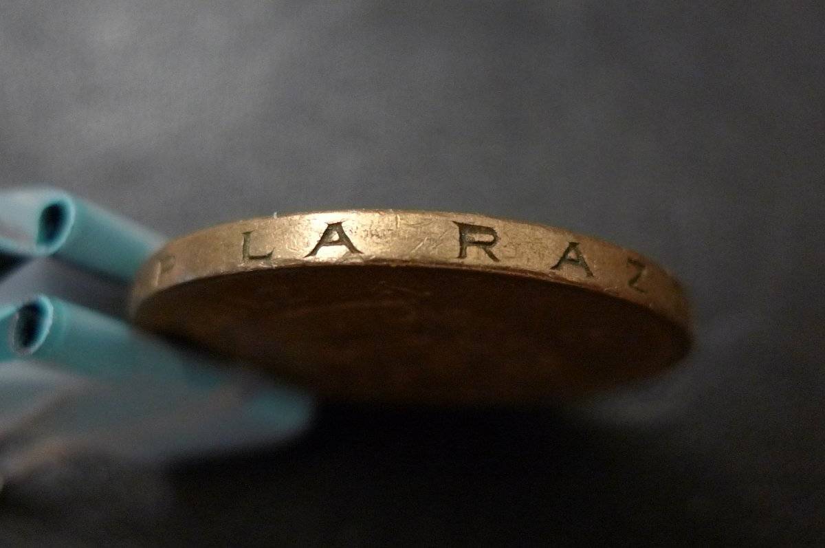 Show-Your-Coins-With-Different-Edges