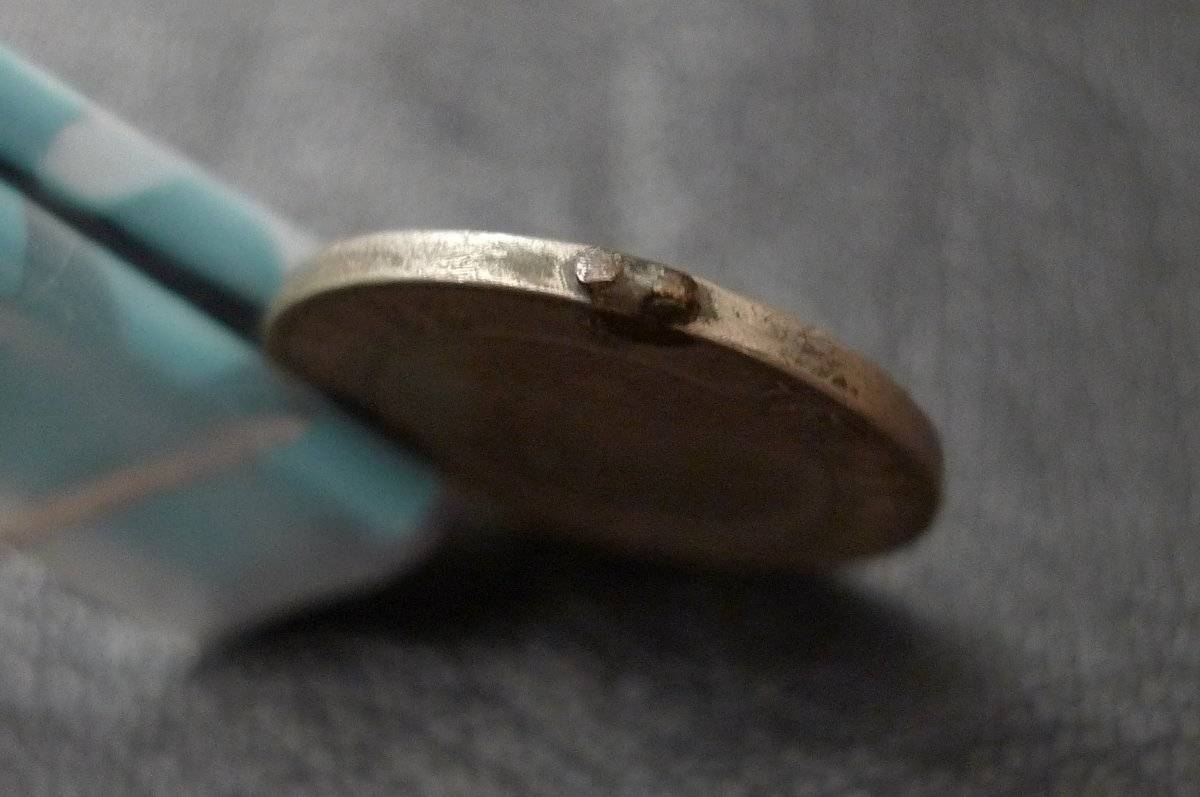 Post-A-Coin-Or-Medal-With-A-Die-Crack!