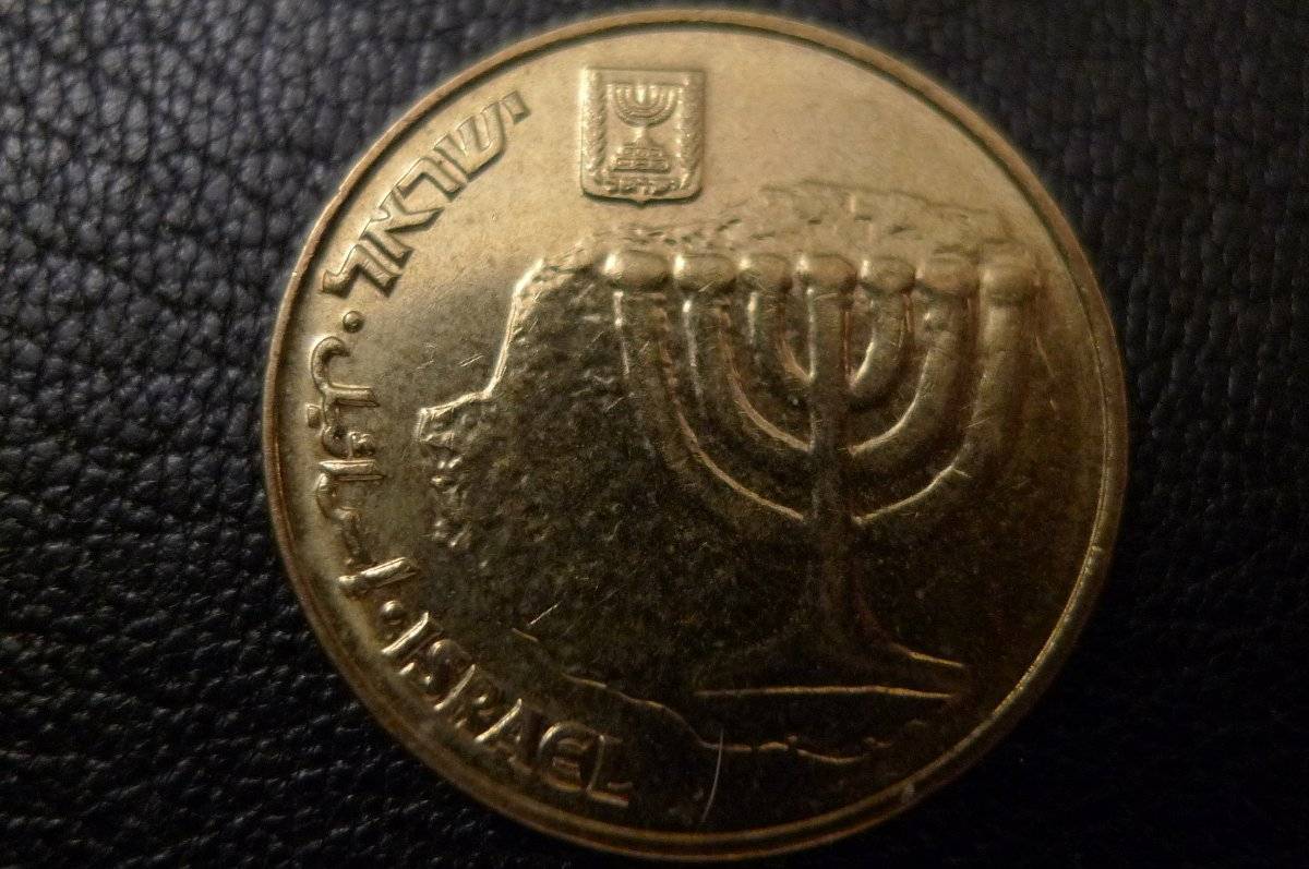 Around-The-World-With-Coins---A-Coin-Geography-Game