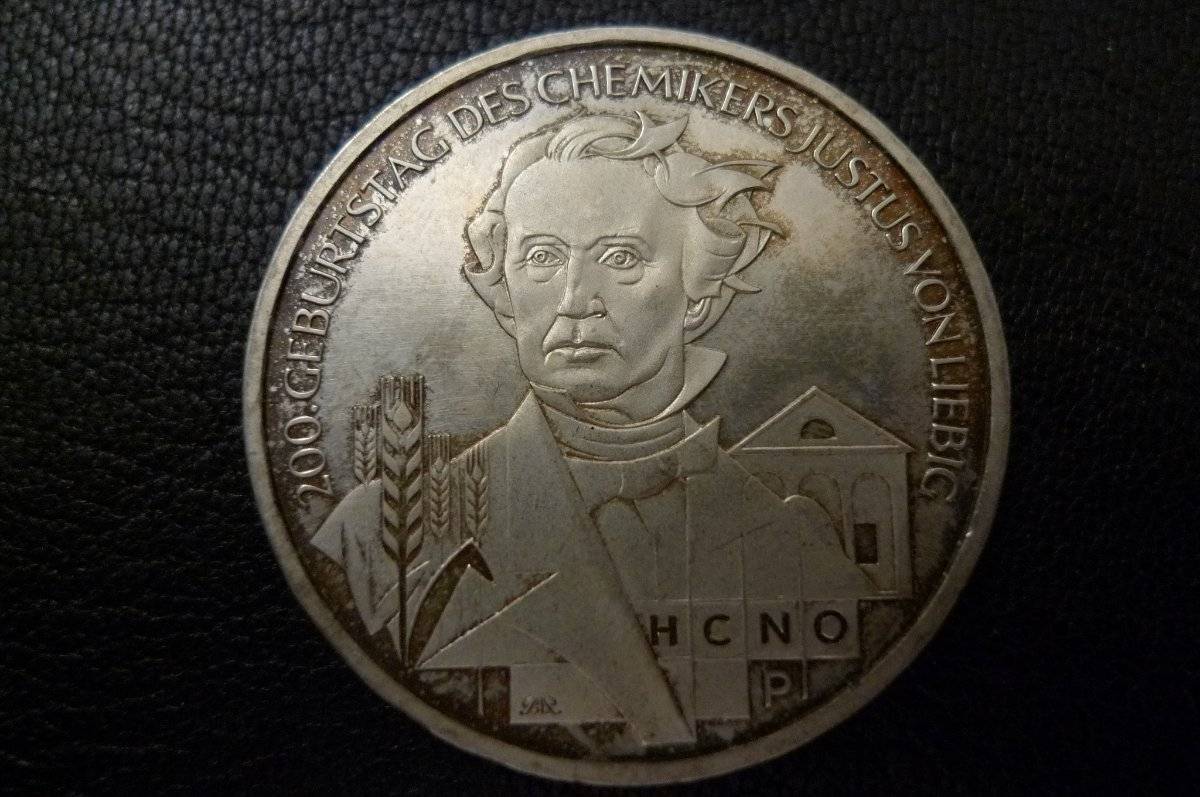 Around-The-World-With-Coins---A-Coin-Geography-Game