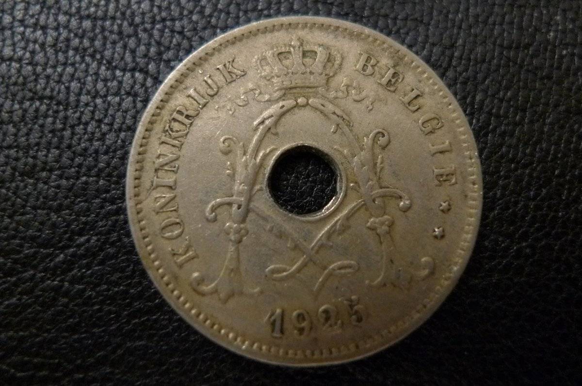 Post-A-Coin-Or-Medal-With-A-Die-Crack!