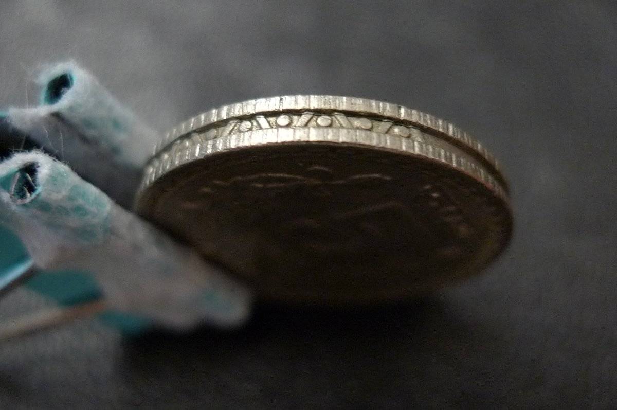 Show-Your-Coins-With-Different-Edges