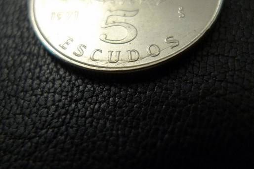 Post-A-Coin-Or-Medal-With-A-Die-Crack!