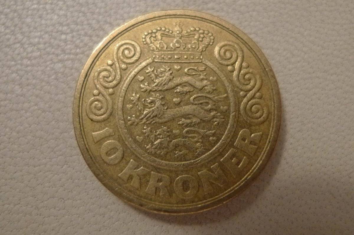 Around-The-World-With-Coins---A-Coin-Geography-Game