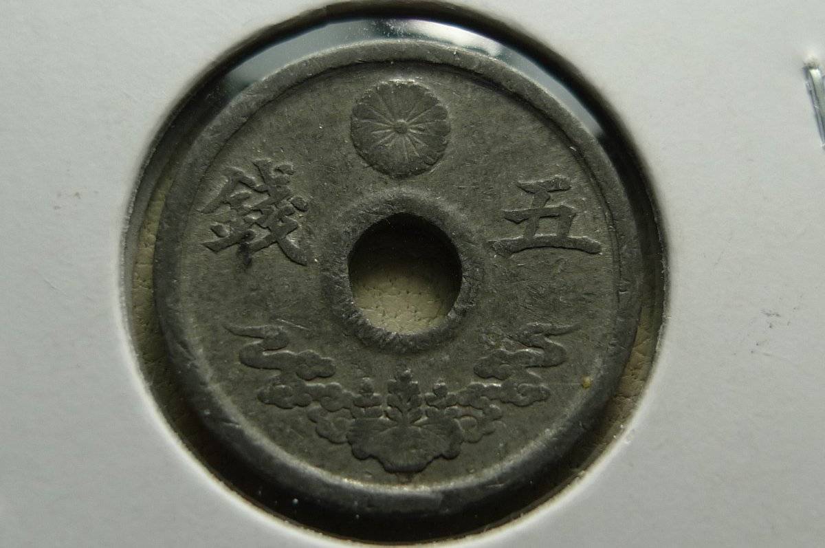 Around-The-World-With-Coins---A-Coin-Geography-Game