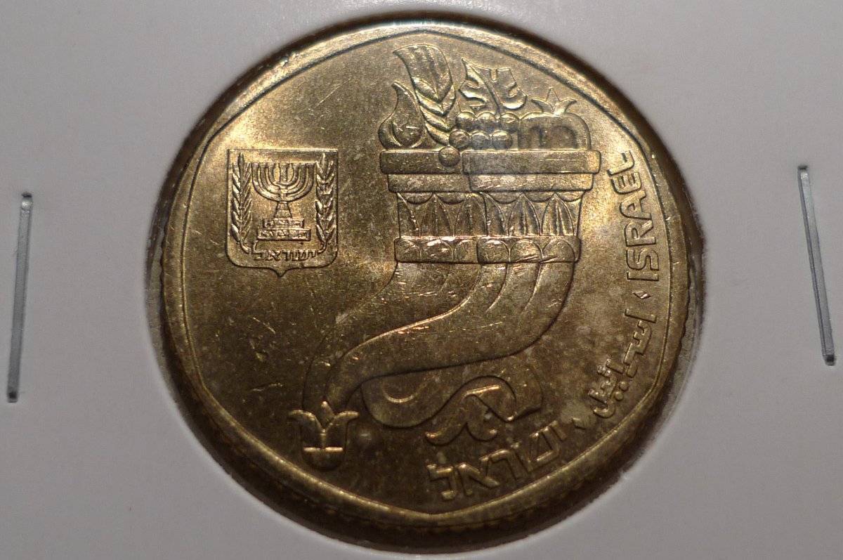Post-Your-Coins-With-Coats-Of-Arms,-Shields,-Crests,-Crowns,--Etc.