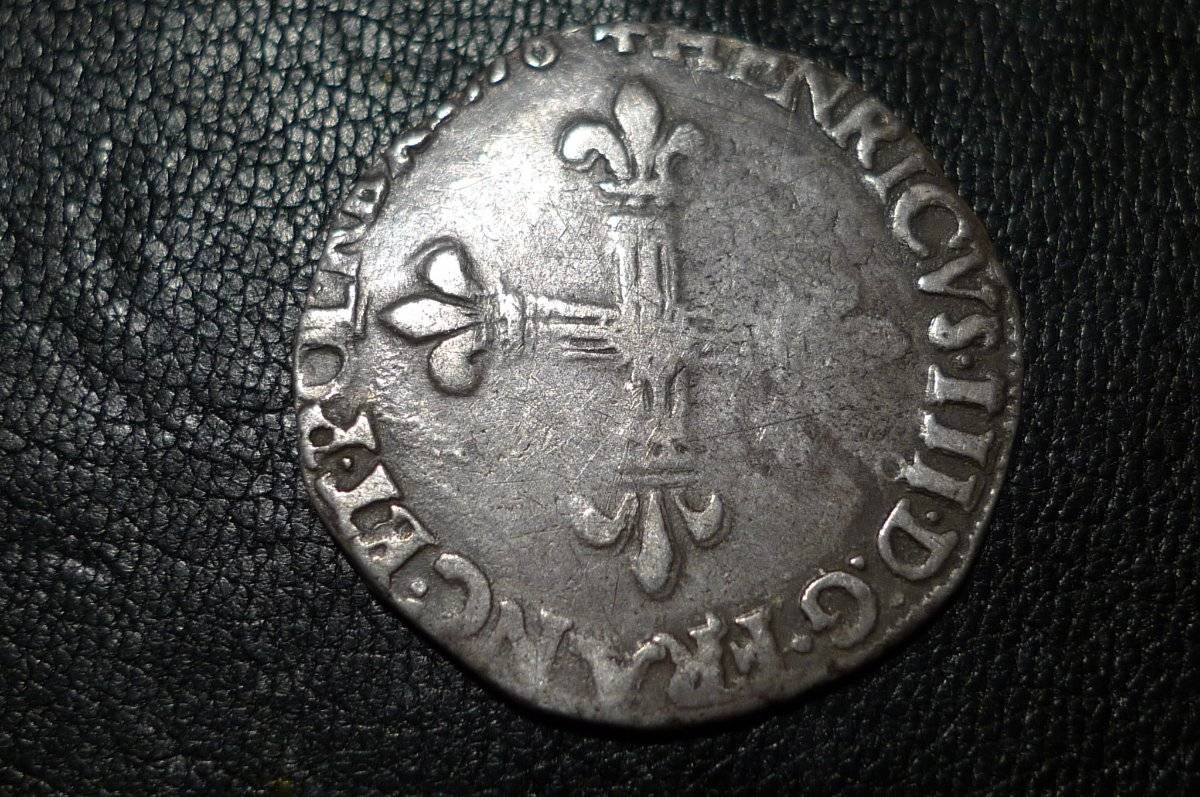 Post-Your-Coins-With-Coats-Of-Arms,-Shields,-Crests,-Crowns,--Etc.