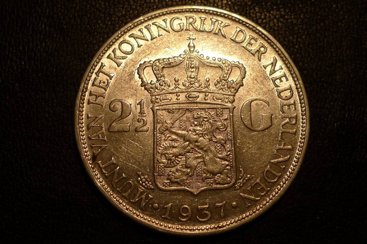 Around-The-World-With-Coins---A-Coin-Geography-Game