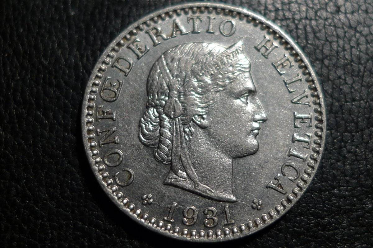 Post-A-Coin-Or-Medal-With-A-Die-Crack!
